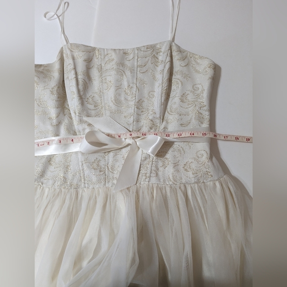 Dave and Johnny sleeveless  cream gold Dress women's size 13-14 - Picture 7 of 10